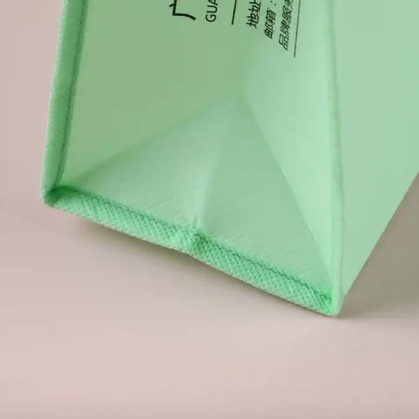 Reinforced bottom of a green nonwoven bag